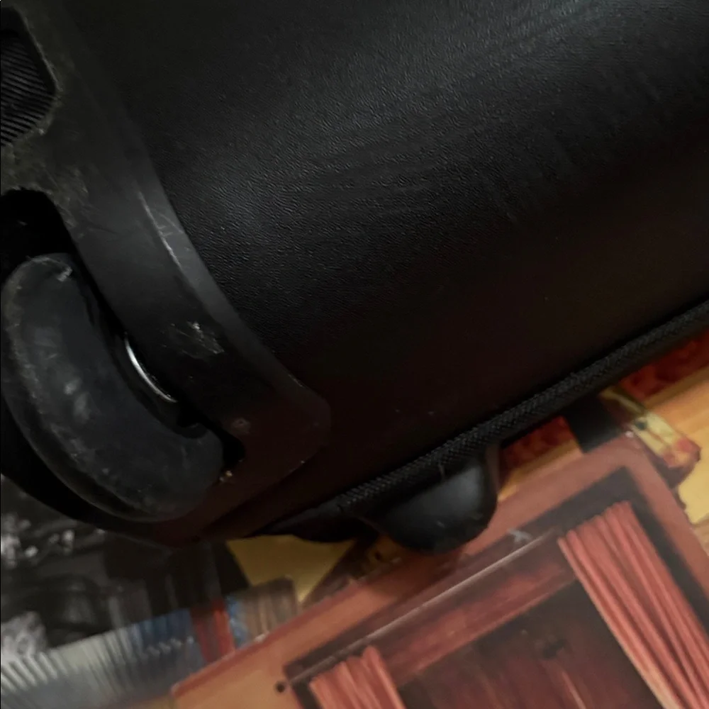Tumi 🕶️ corner